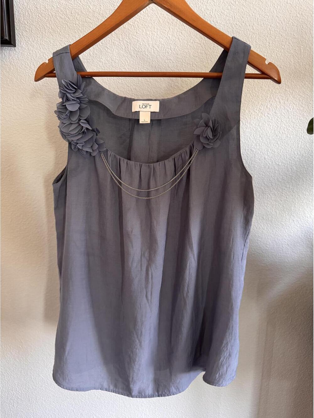 LOFT Blue Gray Sleeveless Blouse L Floral Applique Chain Detail Dressy Tank Top